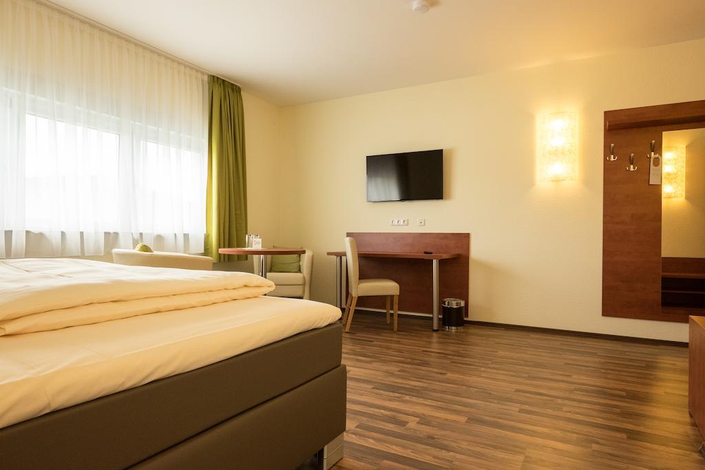 هوتشهيم ام ماين Hotel Viola الغرفة الصورة