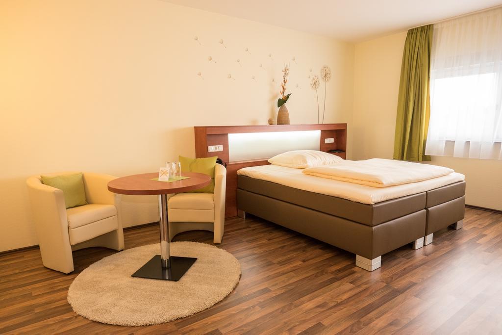 هوتشهيم ام ماين Hotel Viola الغرفة الصورة